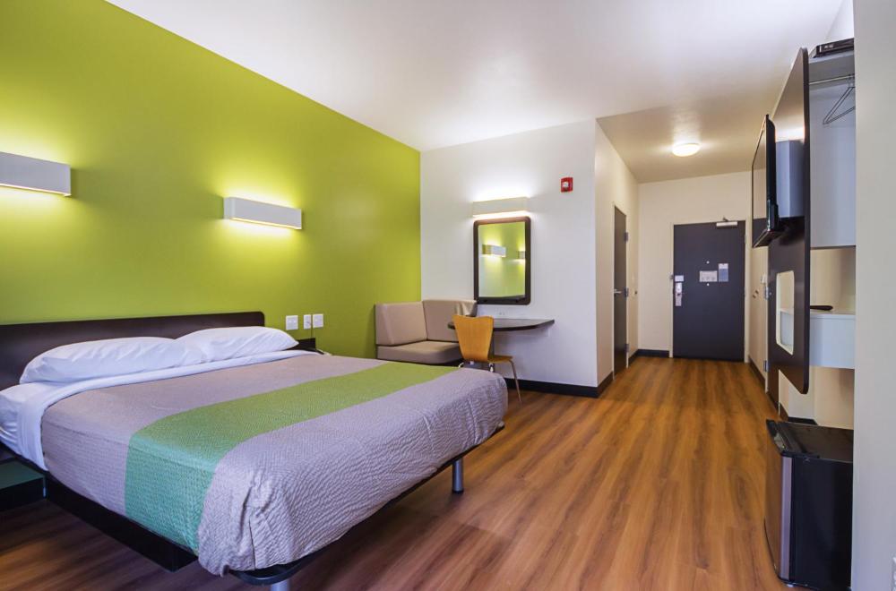 Standard Queen Room interior